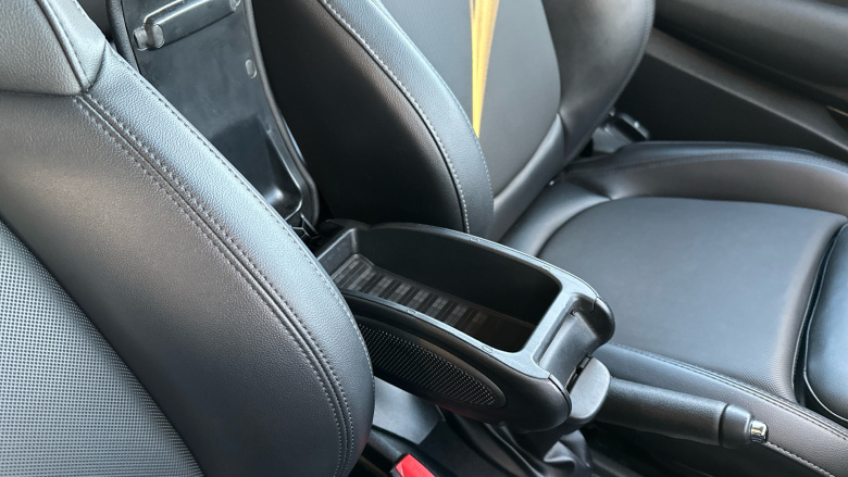 MINI Hatchback 1.5 Cooper Classic 3dr Auto [Comfort/Nav Pack] Petrol Hatchback